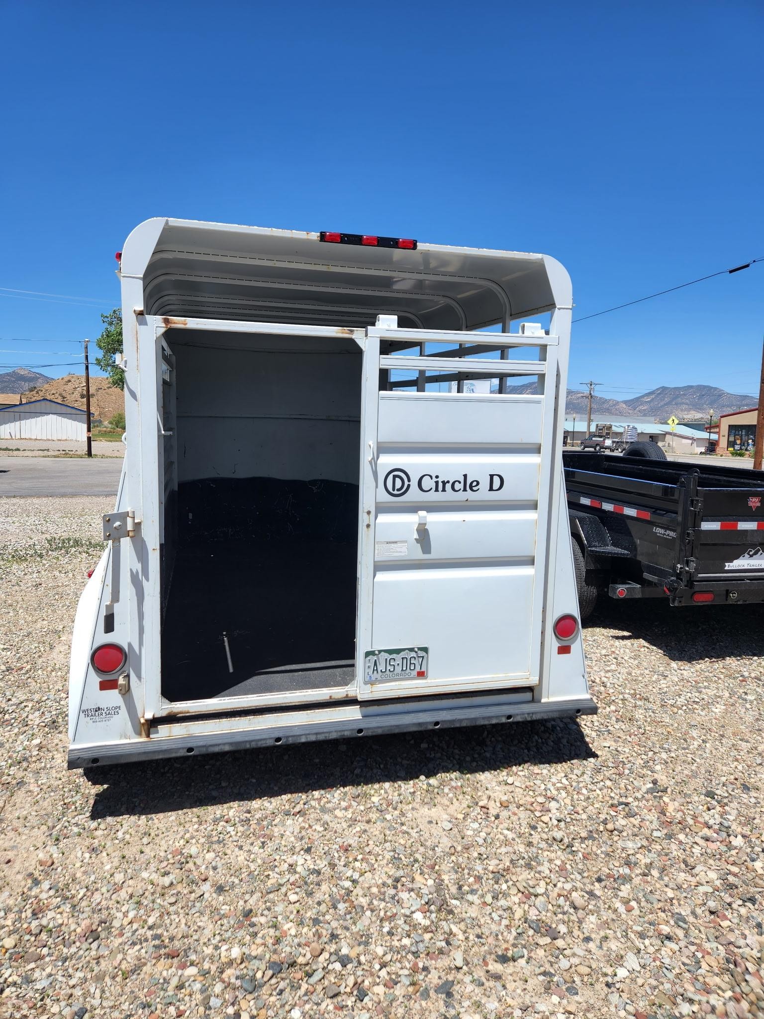 2 Horse Slant Trailer - Circle D #0411 - Image 4